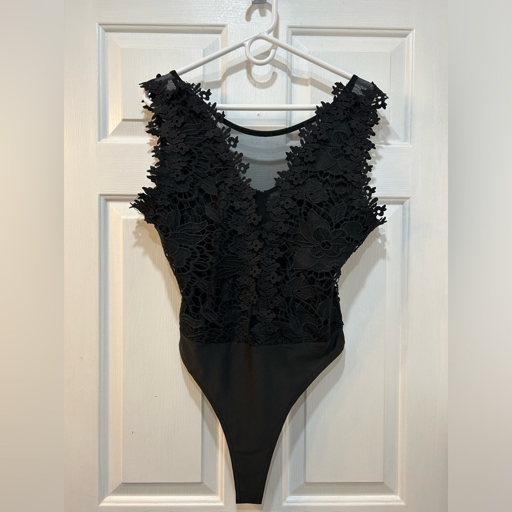 Women's Plus Size Bodysuit Stretch Mesh and Floral‎ Applique Snap Close Sz 2X